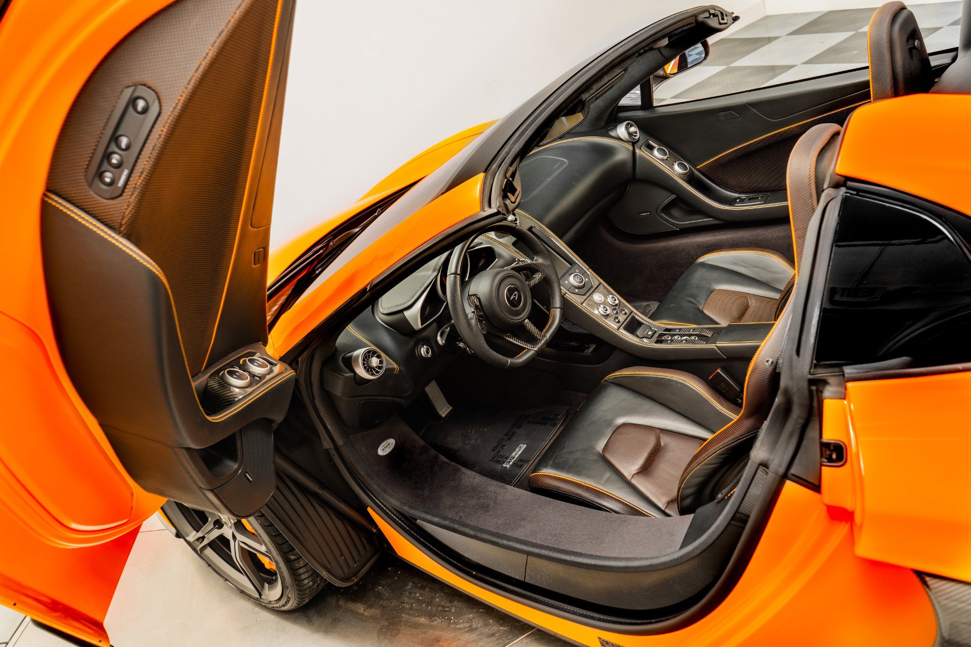 Used 2015 McLaren 650S Spider RWD image 22
