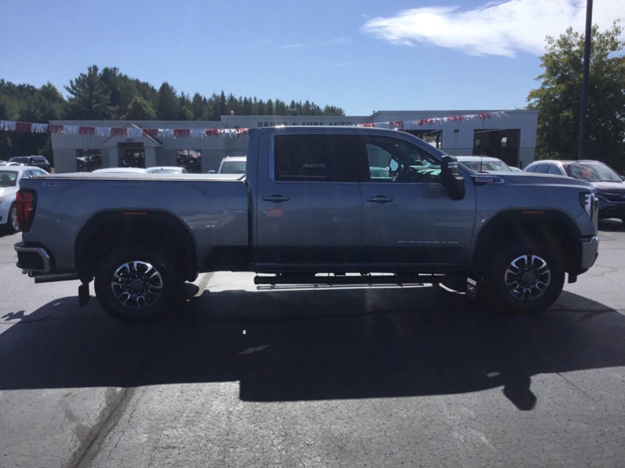 Used 2025 GMC Sierra 2500 SLE w/ SLE Value Package; image 2