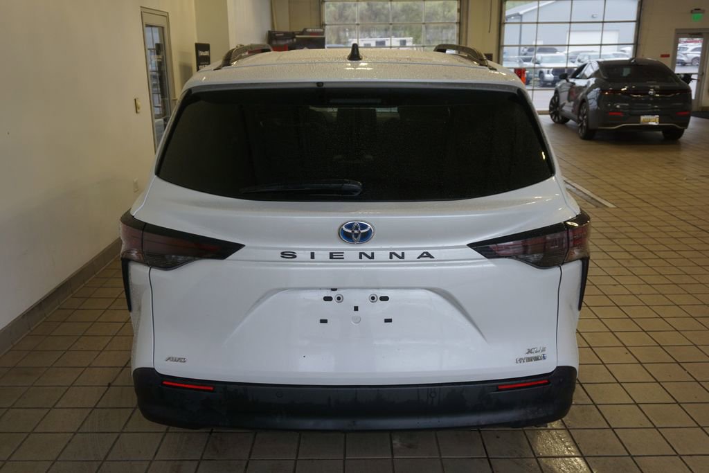 Used 2024 Toyota Sienna XLE w/ XLE Plus Package image 17