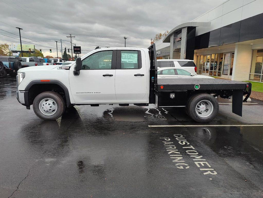 Used 2024 GMC Sierra 3500 Pro AWD/4WD image 4