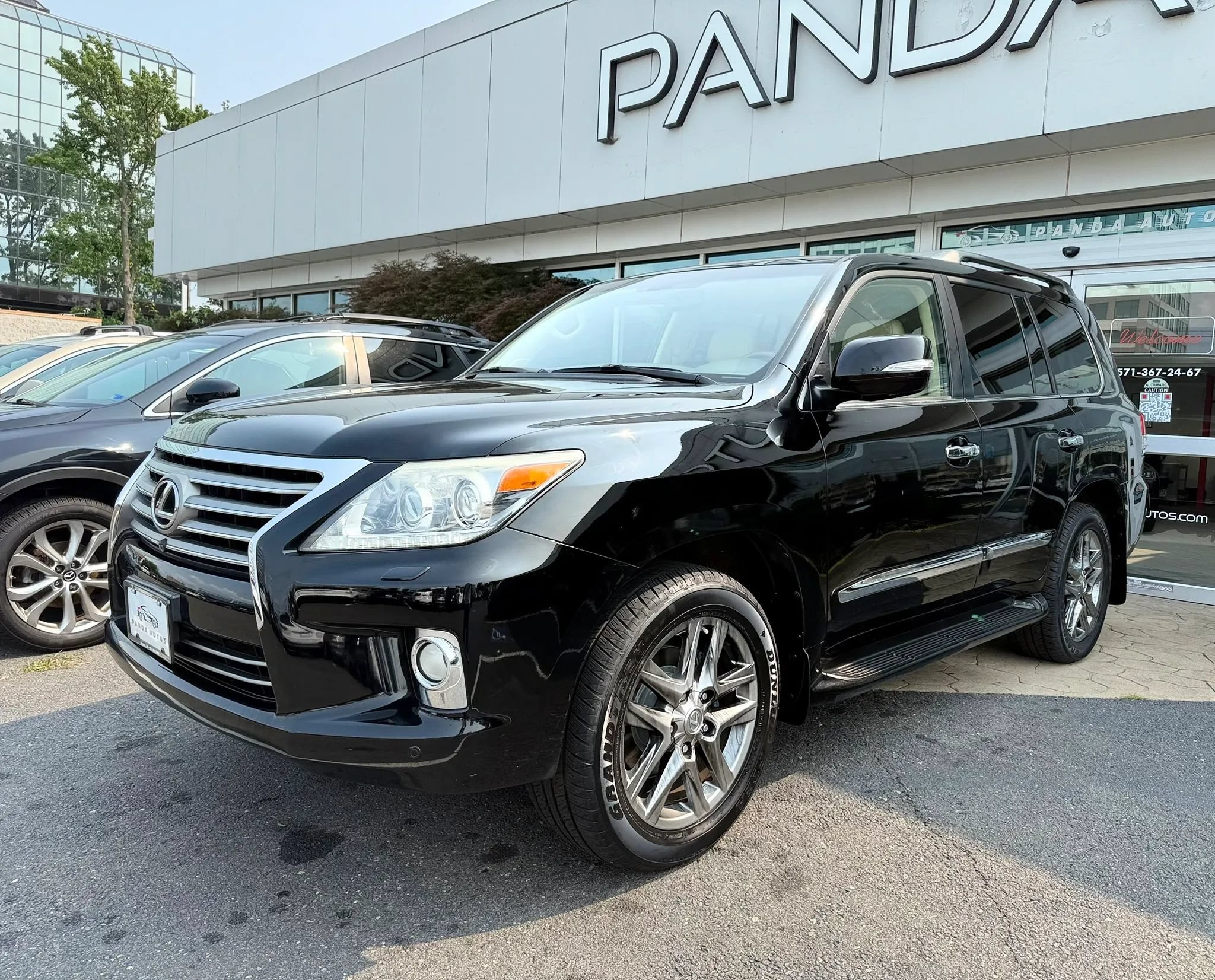 Used 2013 Lexus LX 570 4WD image 3