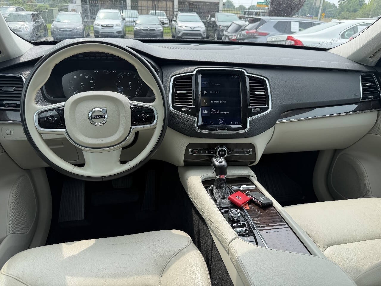 Used 2018 Volvo XC90 T6 Momentum w/ Convenience Package AWD/4WD image 18