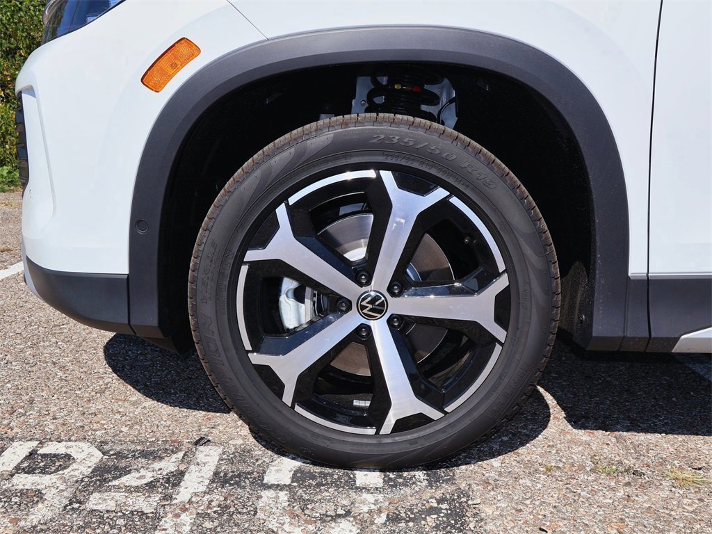 New 2025 Volkswagen Tiguan SE image 9