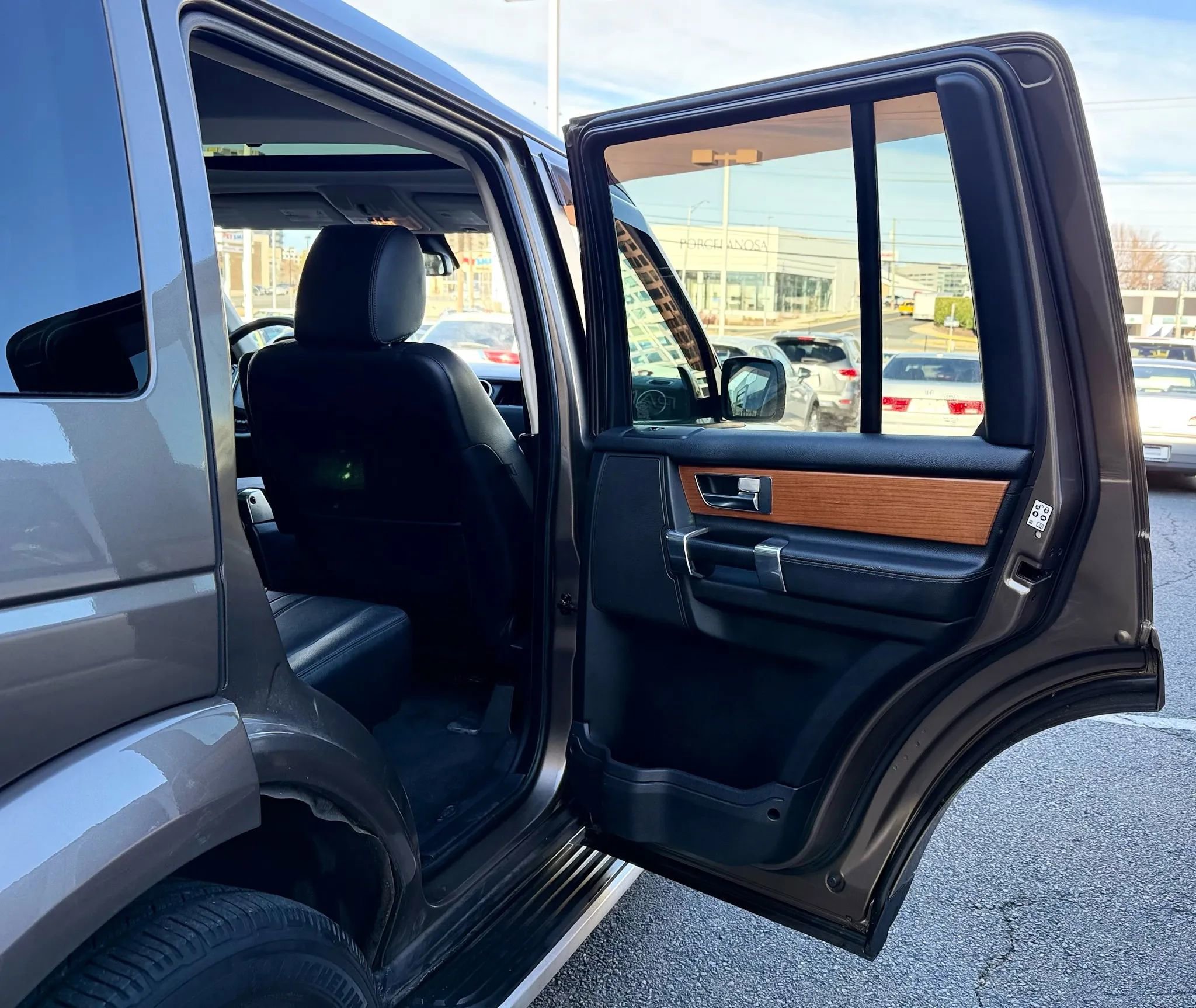 Used 2011 Land Rover LR4 HSE image 32