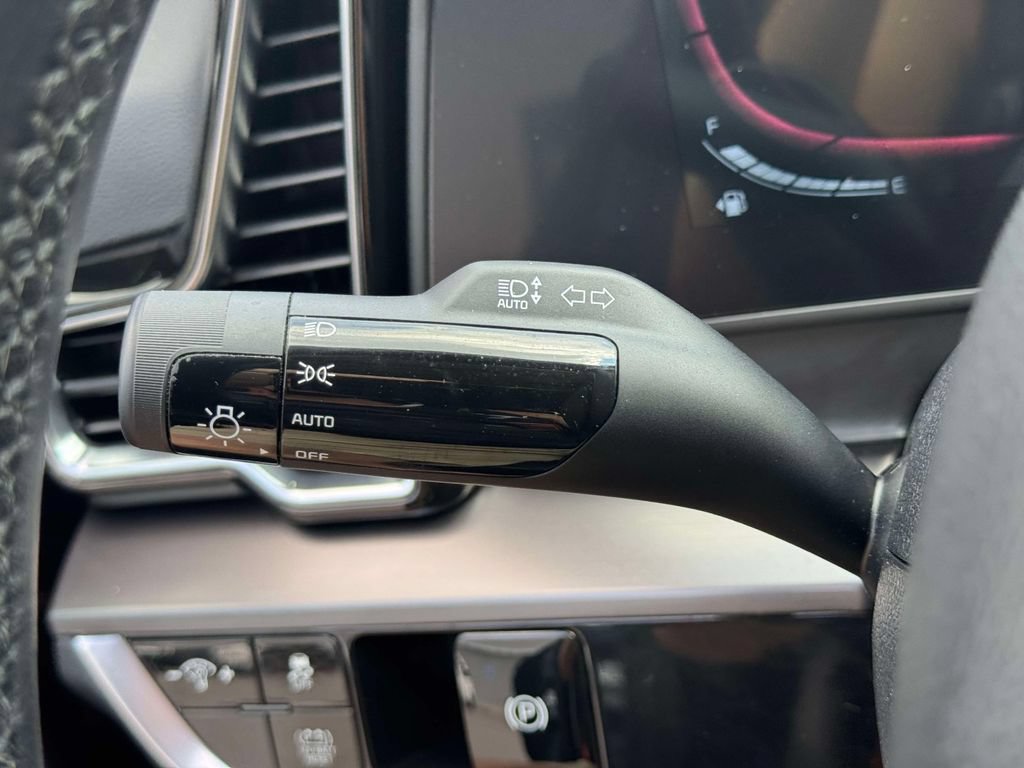 Used 2025 Kia Sportage EX AWD/4WD image 21