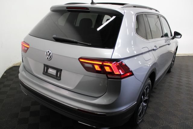 Used 2021 Volkswagen Tiguan SE w/ Panoramic Sunroof Package FWD image 6