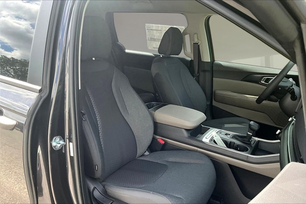 New 2027 Kia Carnival LX FWD image 11