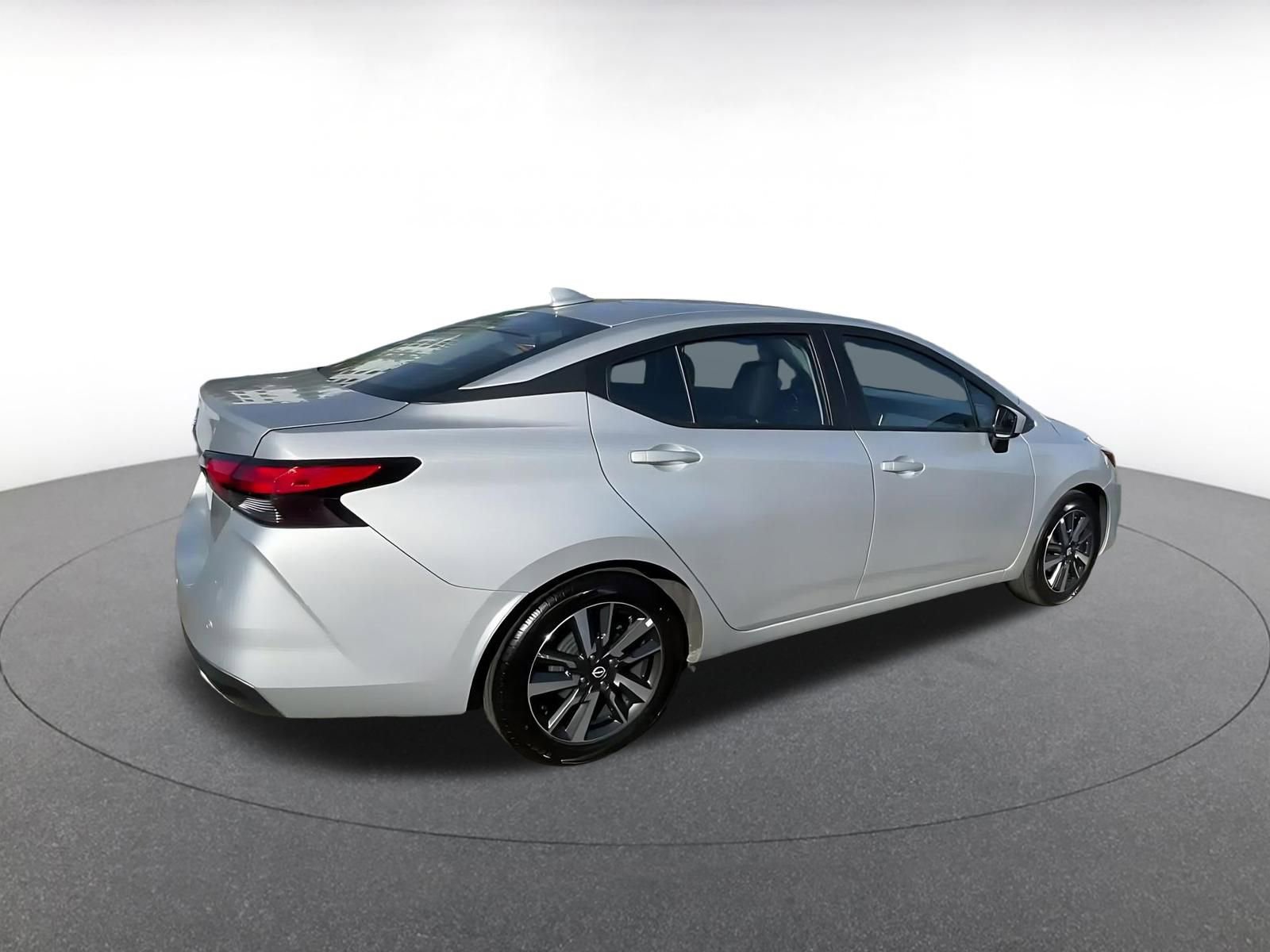 Used 2025 Nissan Versa SV image 15