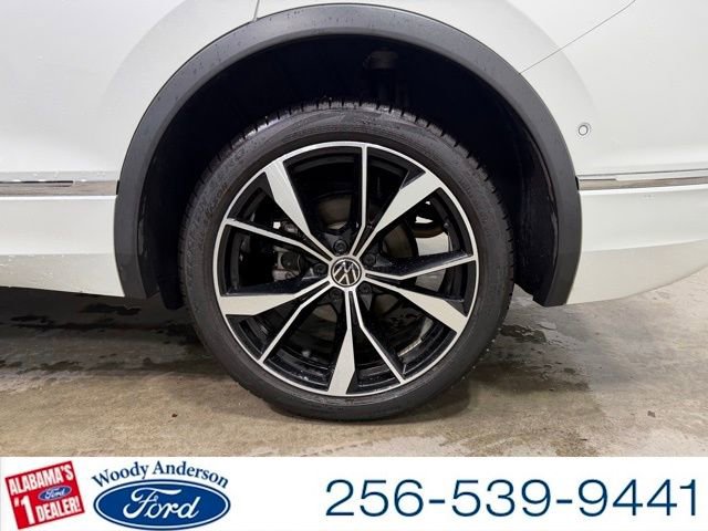 Used 2024 Volkswagen Tiguan SEL R-Line image 8