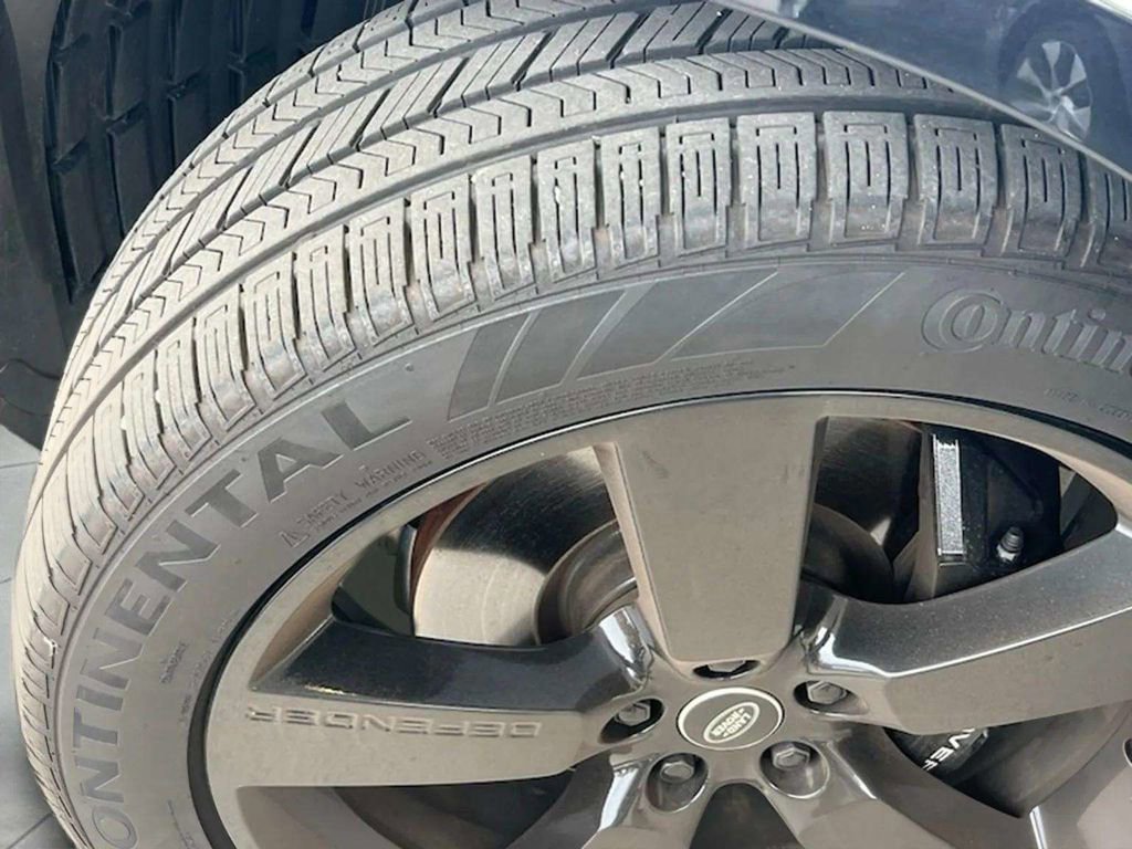 Used 2025 Land Rover Defender 130 V8 image 30