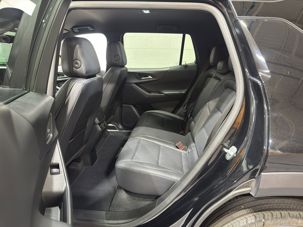 Used 2025 Chevrolet Equinox LT w/ Convenience Package II image 11