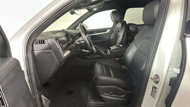 Used 2024 Porsche Cayenne AWD/4WD image 12