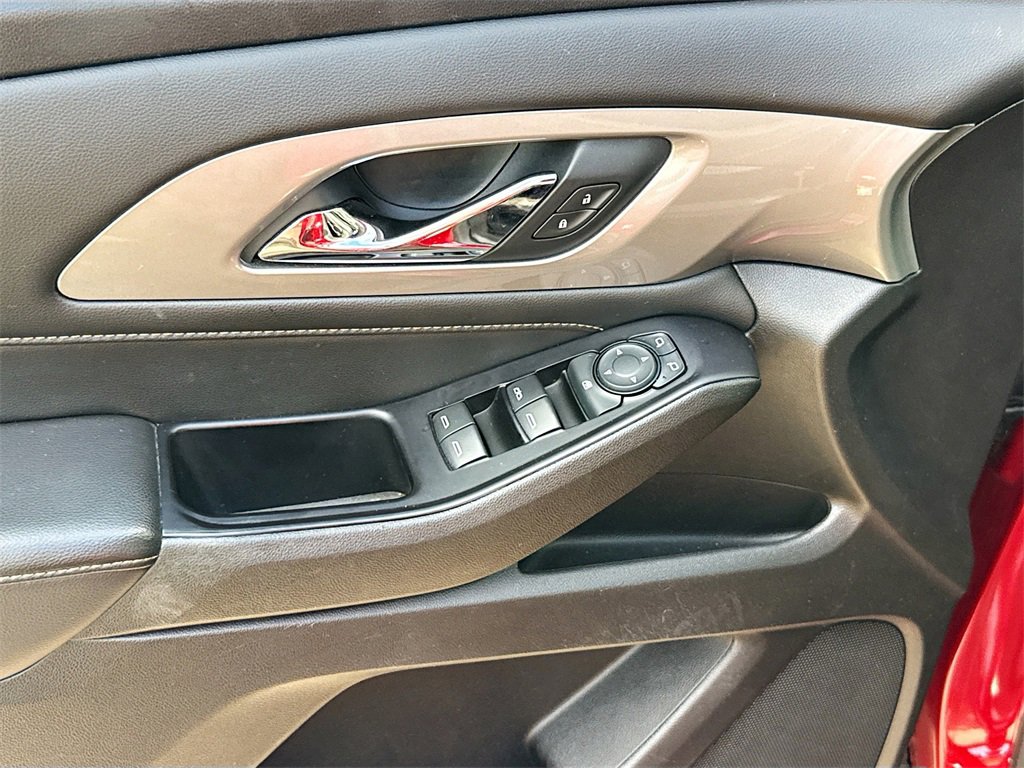 Used 2018 Chevrolet Traverse LT image 19