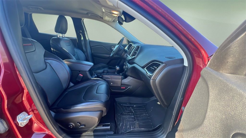 Used 2021 Jeep Cherokee Trailhawk w/ Premium Leather Package image 15