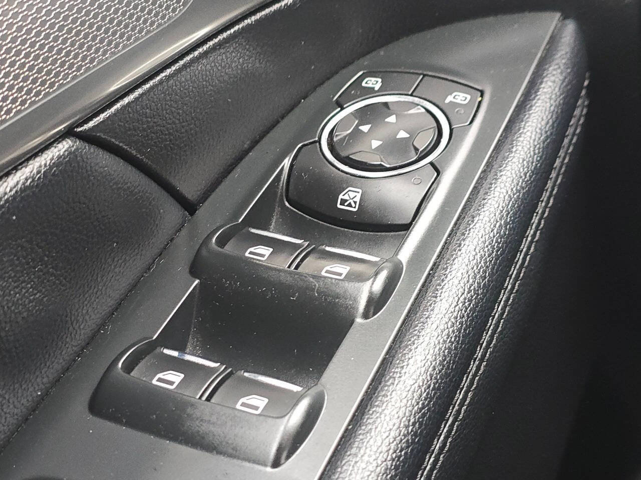 Used 2018 Ford Explorer XLT w/ Equipment Group 202A image 32