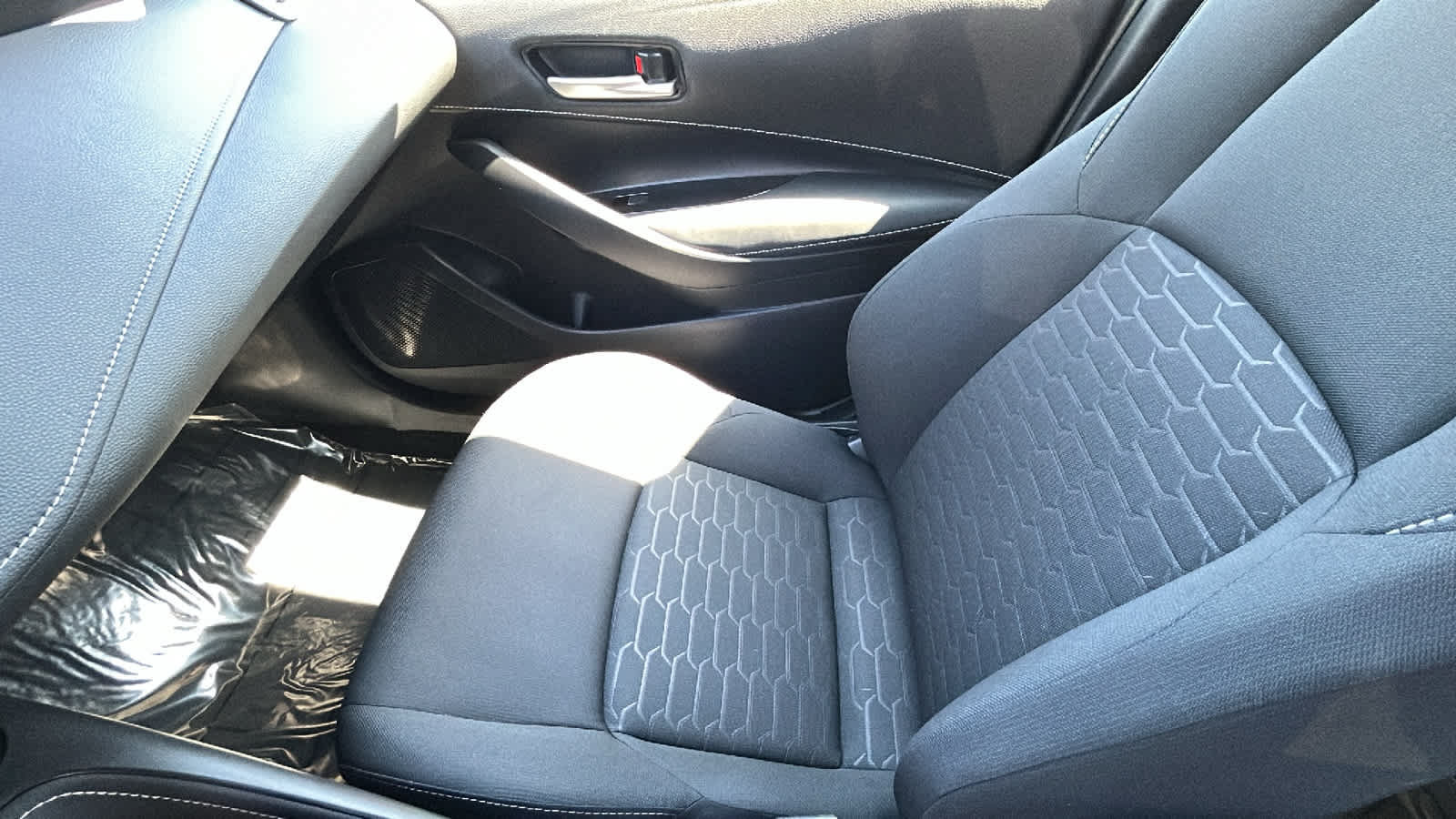 Used 2025 Toyota Corolla SE w/ SE Package FWD image 12