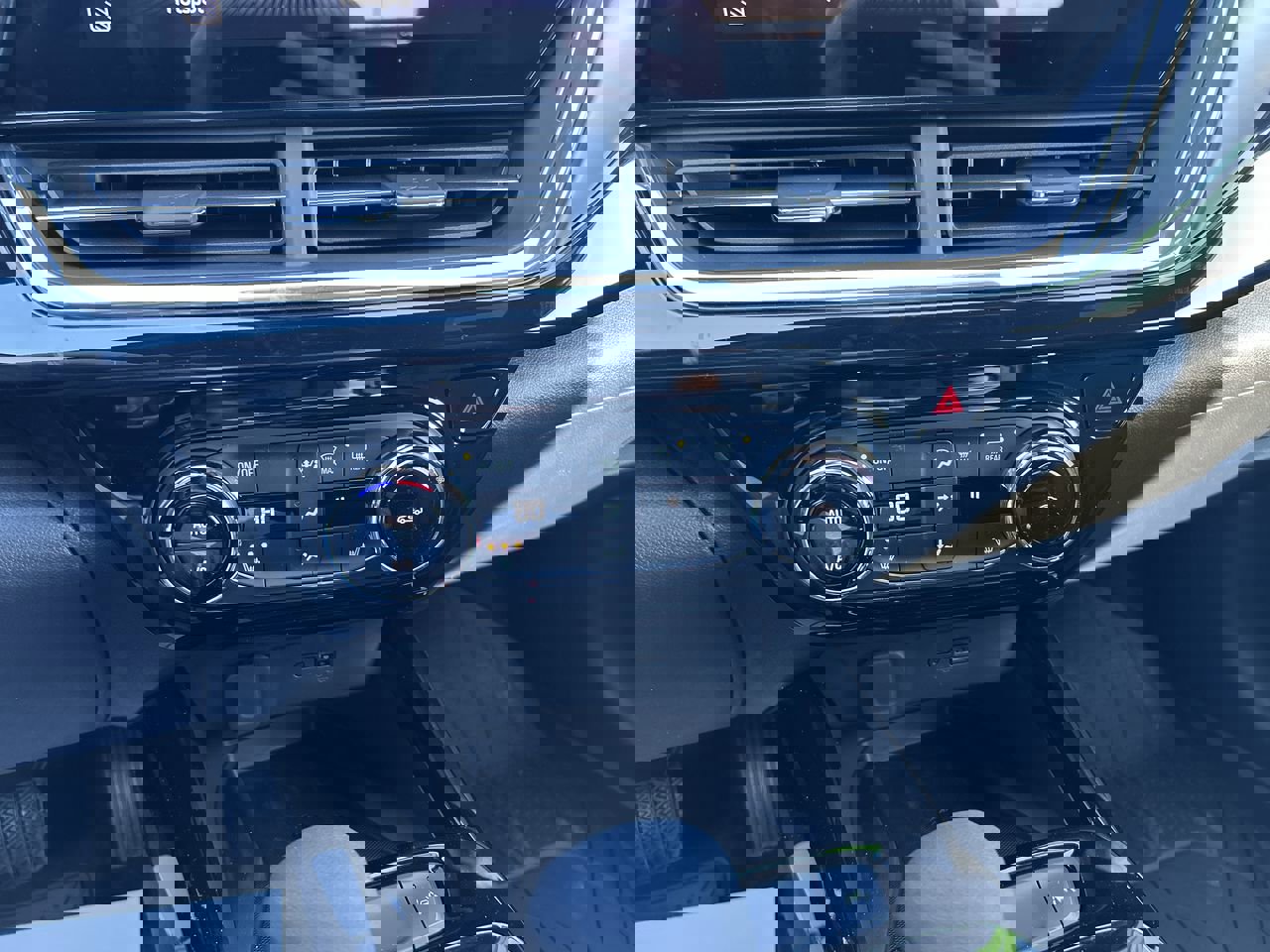 New 2026 Chevrolet Trax RS w/ Sunroof Package image 28