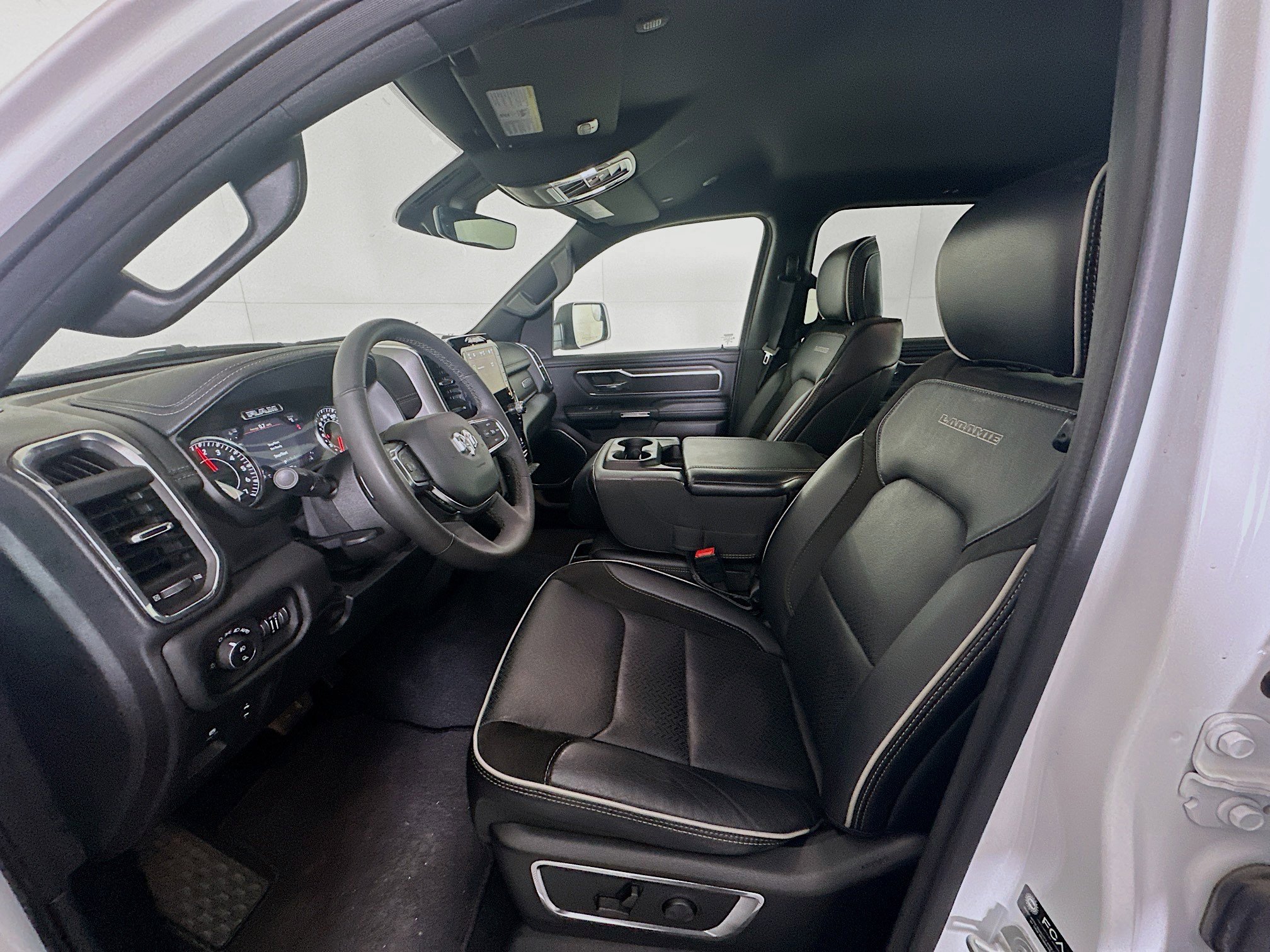 Used 2025 RAM 1500 Laramie image 13