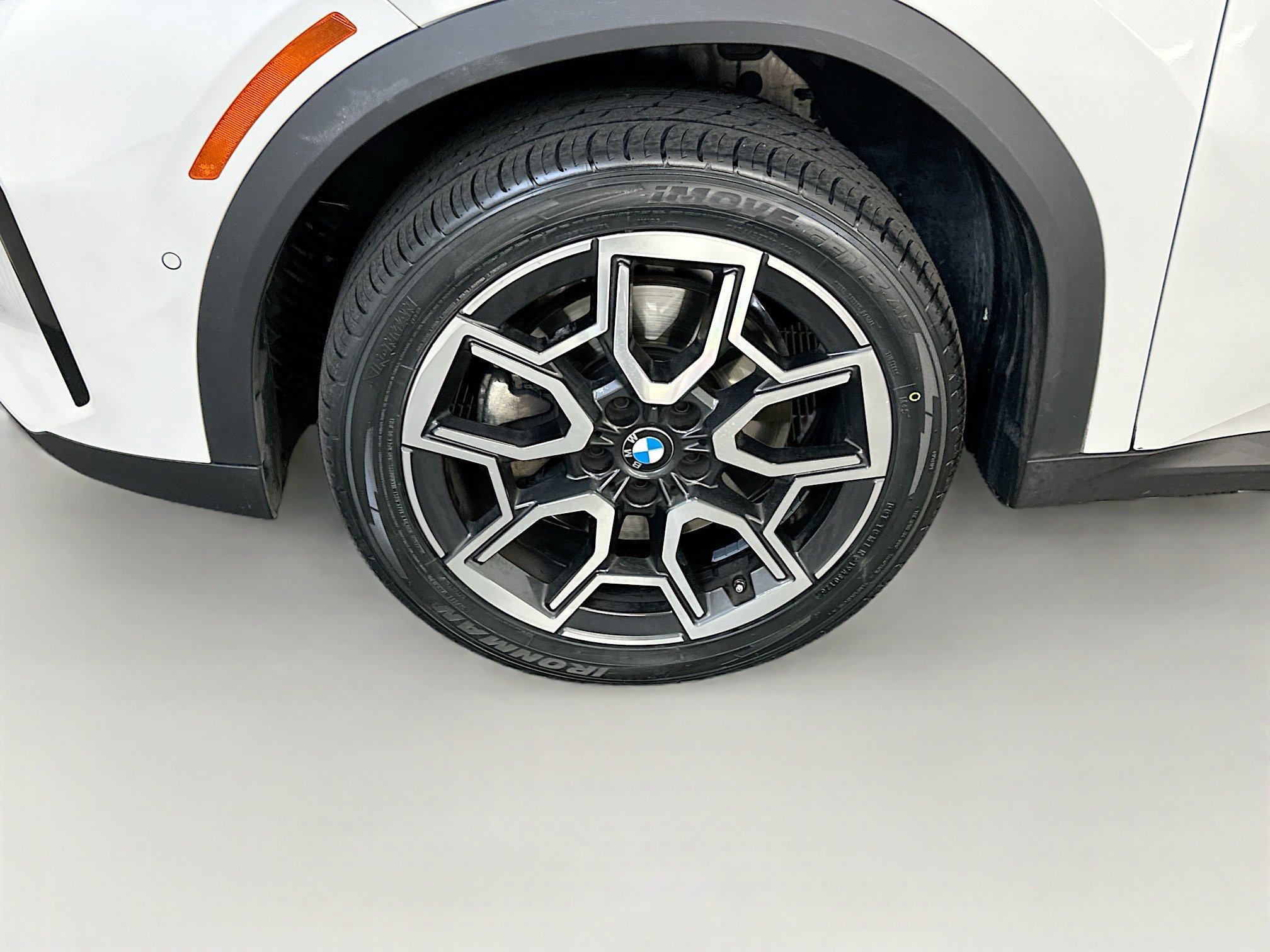 Used 2025 BMW X2 xDrive28i AWD/4WD image 11