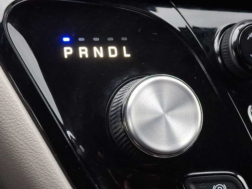 Used 2023 Chrysler Pacifica Touring-L FWD image 18