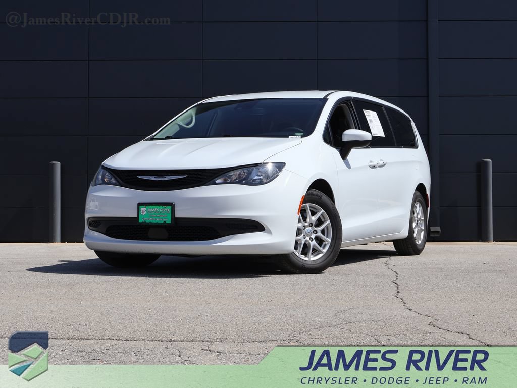 Used 2023 Chrysler Voyager LX FWD image 1