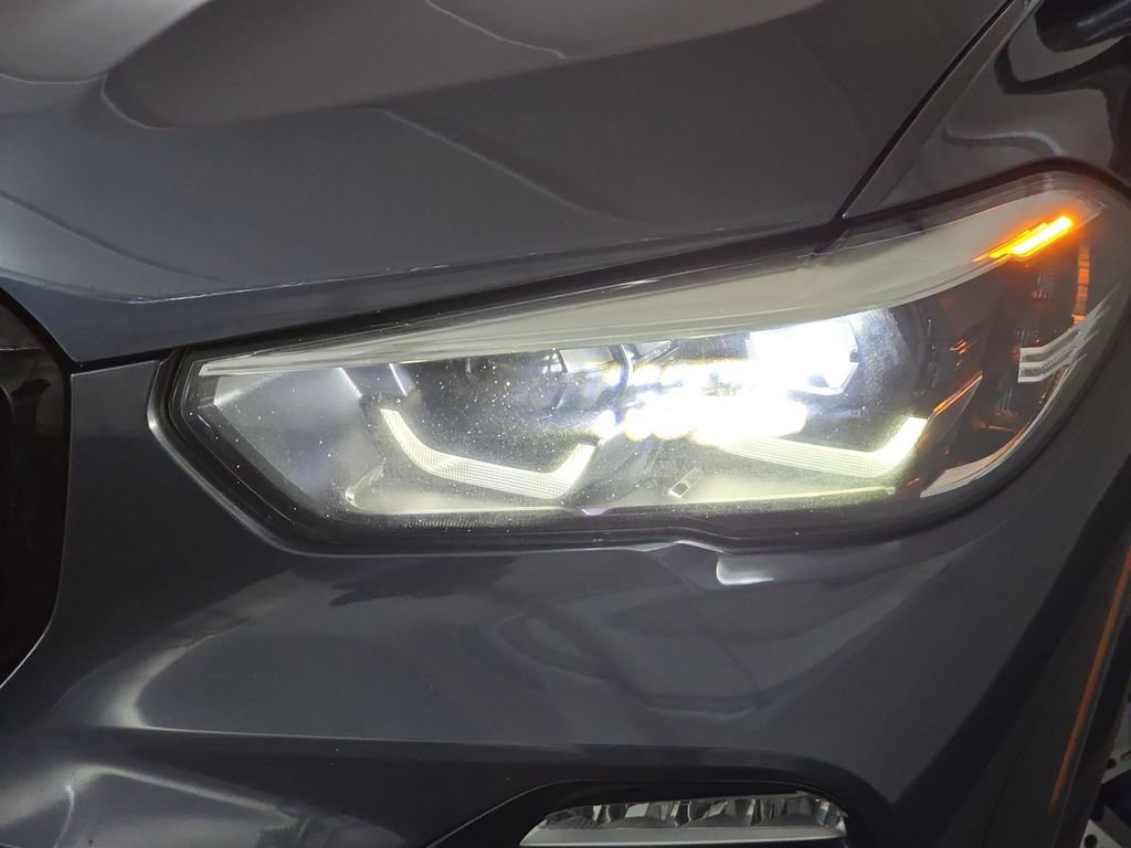 Used 2020 BMW X5 M50i AWD/4WD image 29