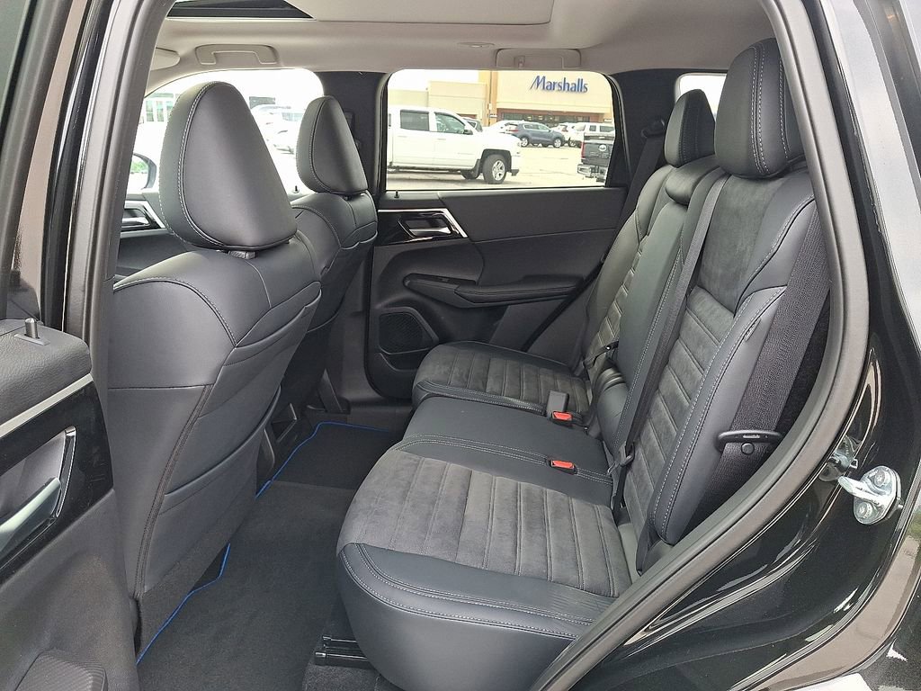 New 2025 Mitsubishi Outlander SE image 5