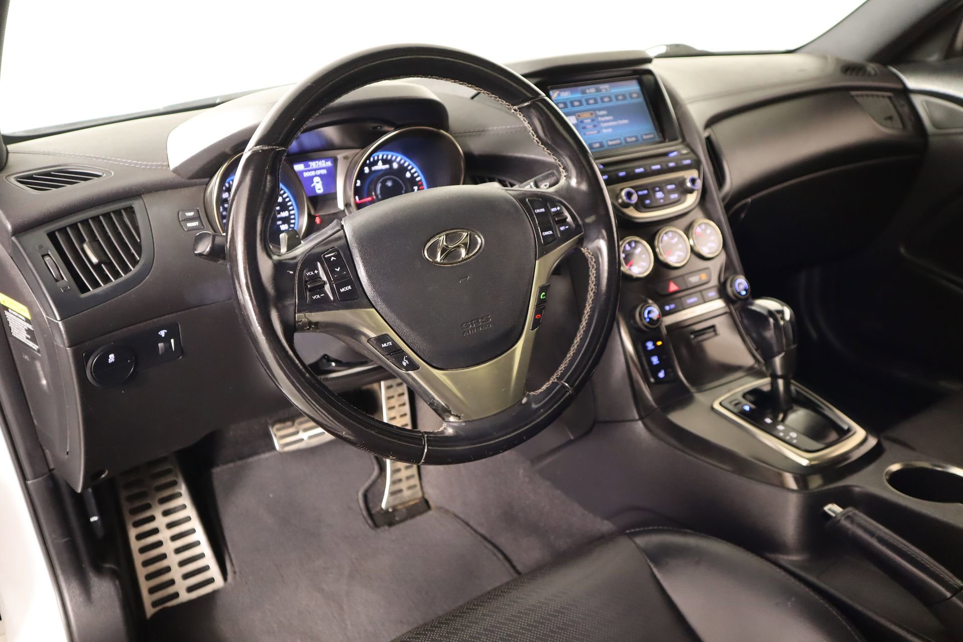 Used 2013 Hyundai Genesis 3.8 image 2