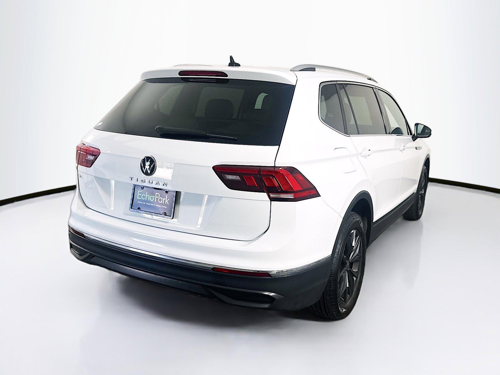 Used 2024 Volkswagen Tiguan SE image 9