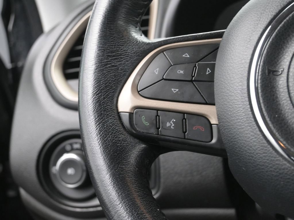 Used 2017 Jeep Renegade Latitude FWD image 28