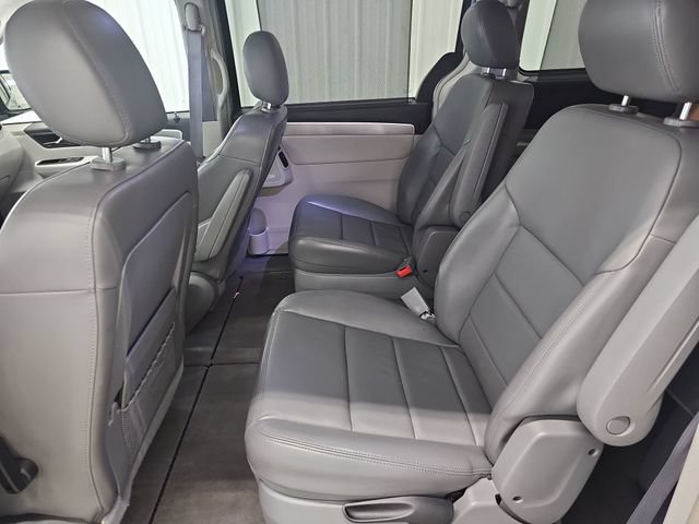 Used 2009 Volkswagen Routan SEL Premium FWD image 37