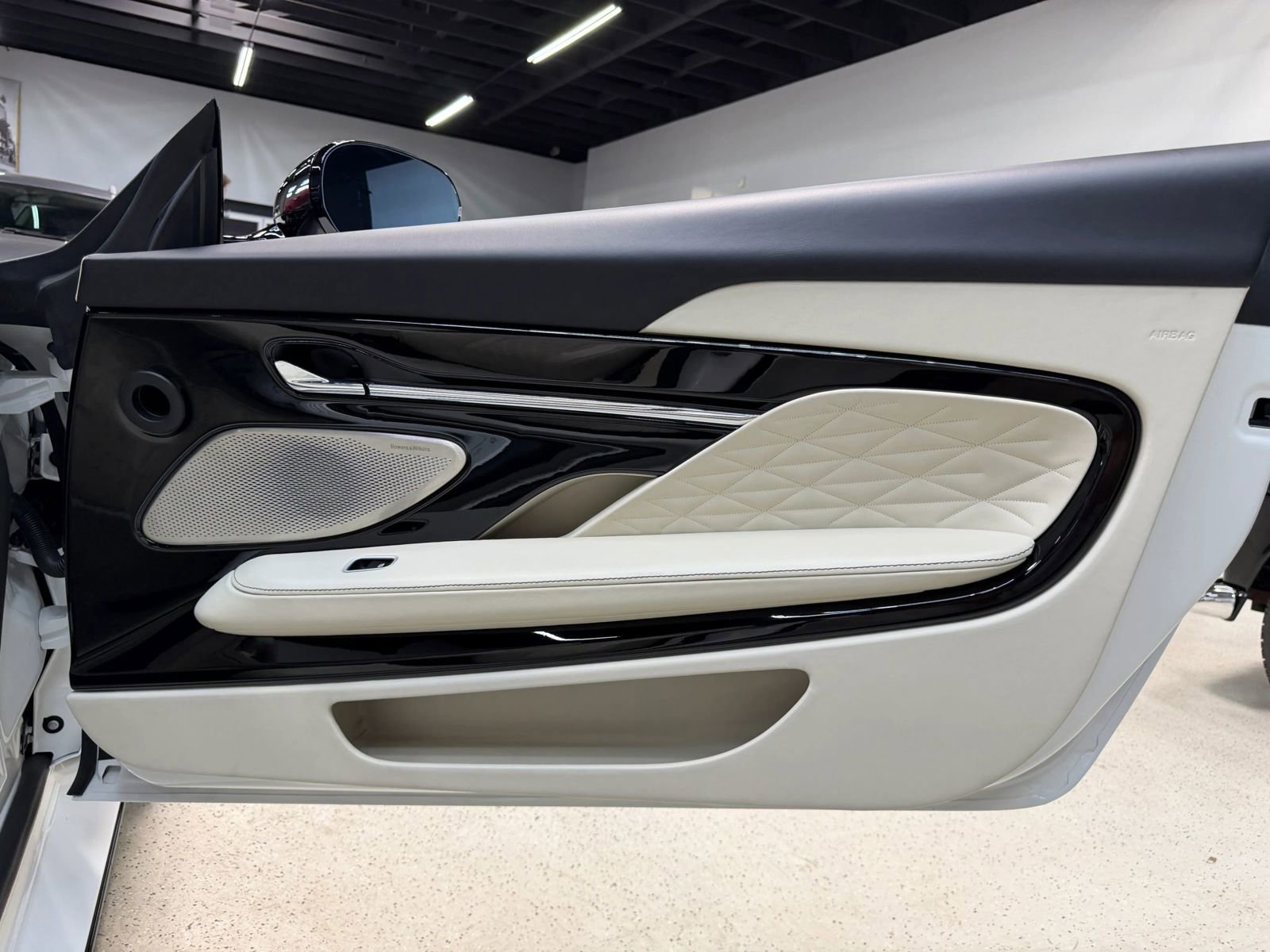 Used 2024 Aston Martin DB12 Convertible RWD image 59