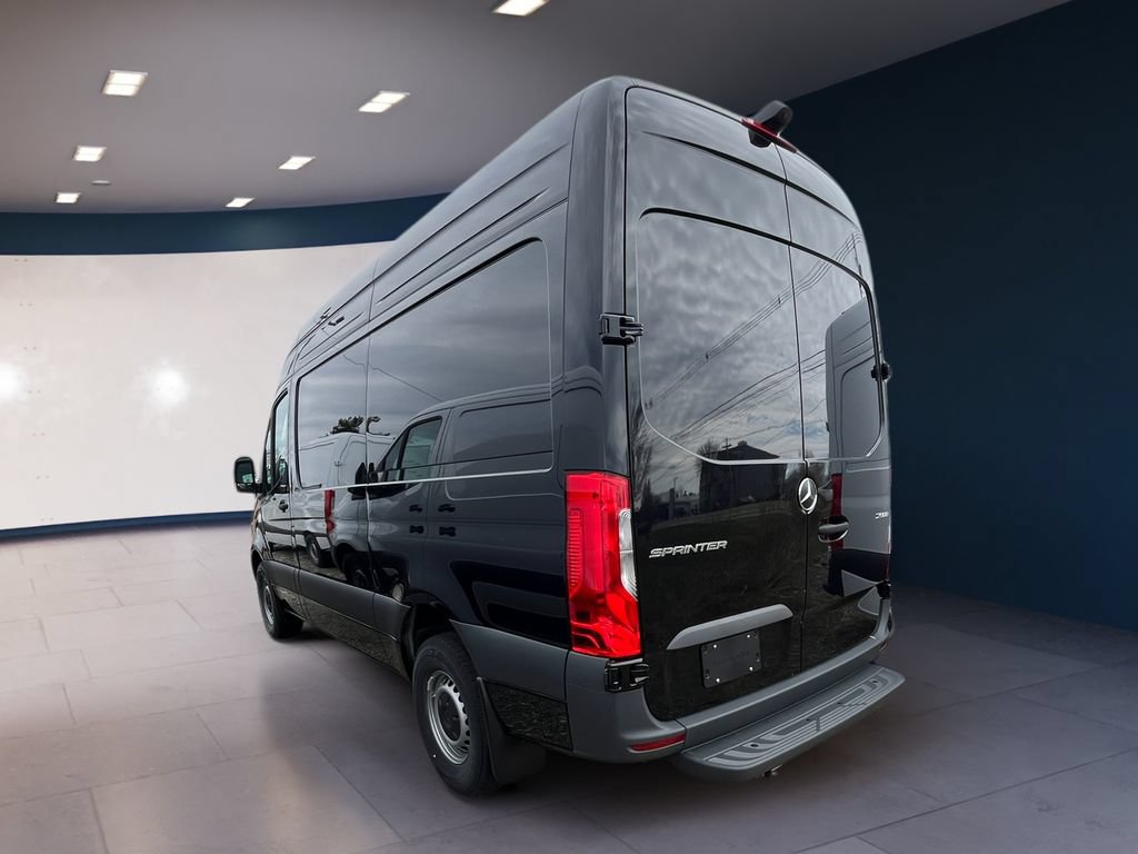 Used 2025 Mercedes-Benz Sprinter 2500 image 2