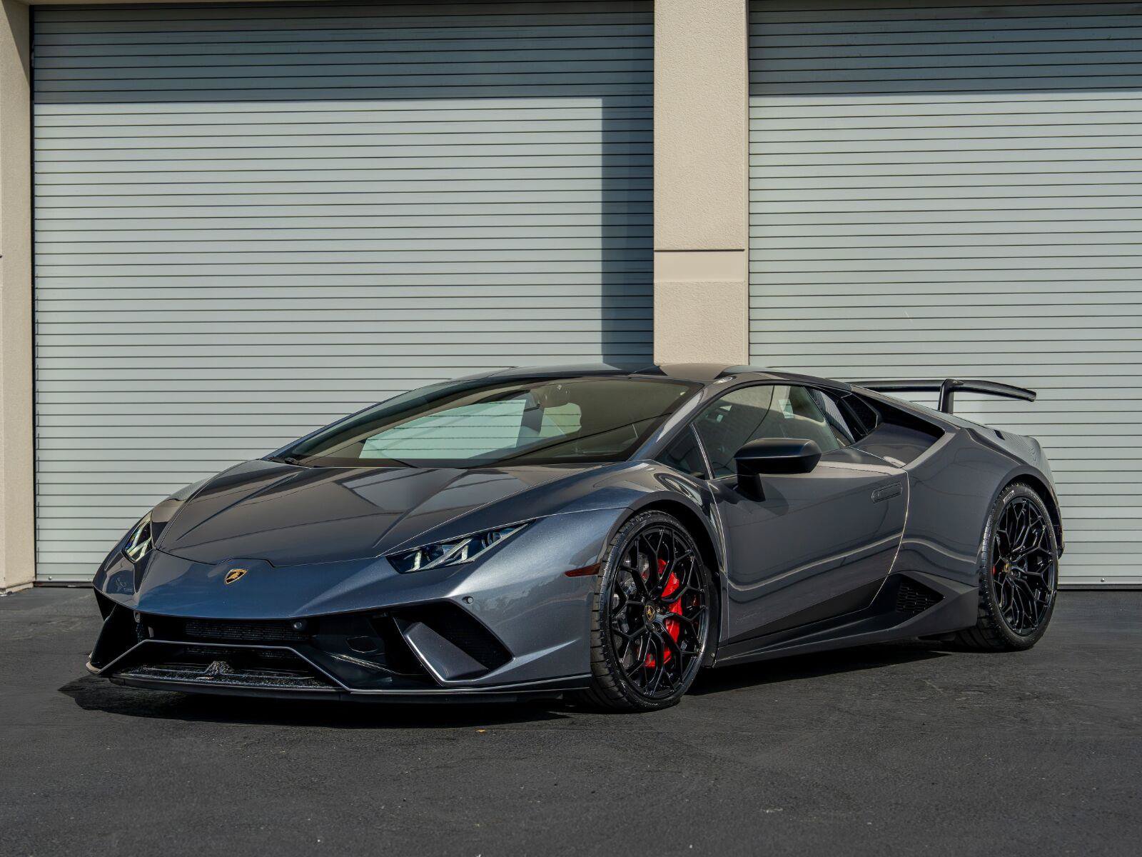 Used 2018 Lamborghini Huracan Performante AWD/4WD image 10