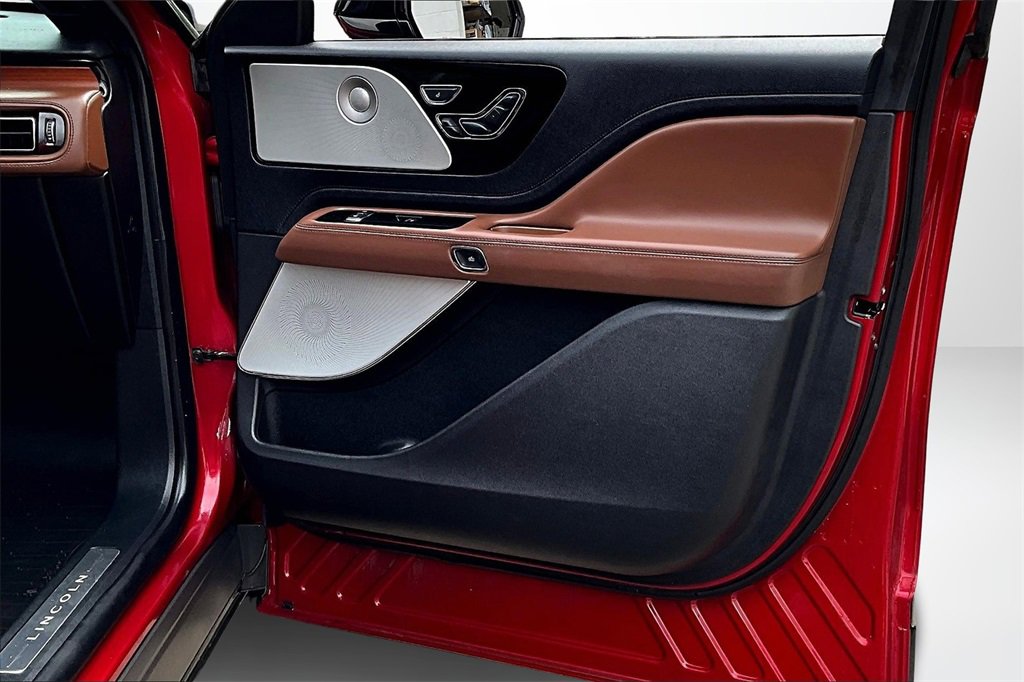 Used 2020 Lincoln Aviator Reserve w/ Equipment Group 202A image 26