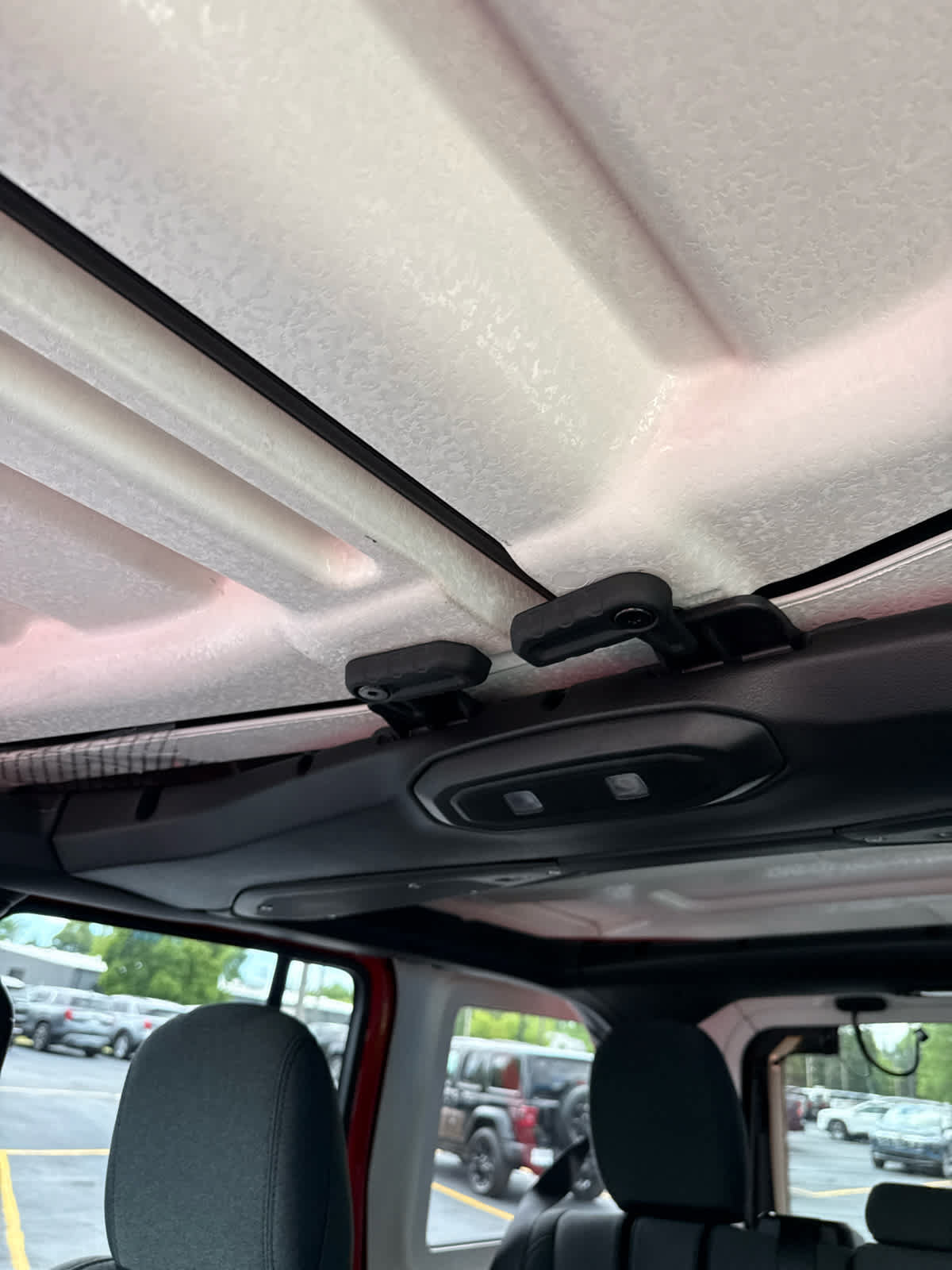 Used 2025 Jeep Wrangler Unlimited Sahara AWD/4WD image 24