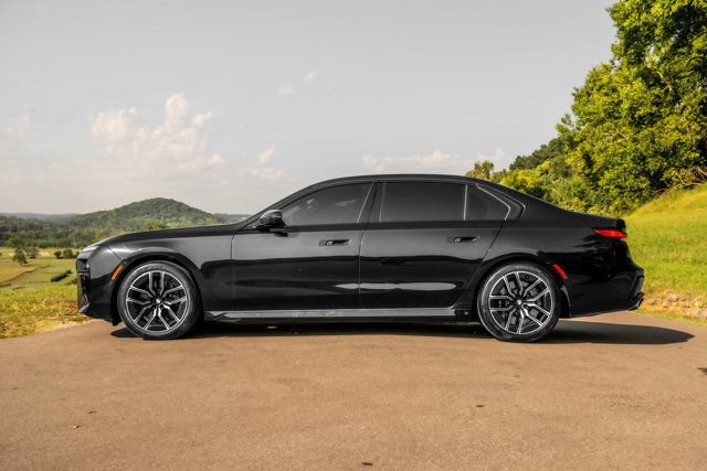 Used 2023 BMW 760i xDrive w/ Executive Package AWD/4WD image 4