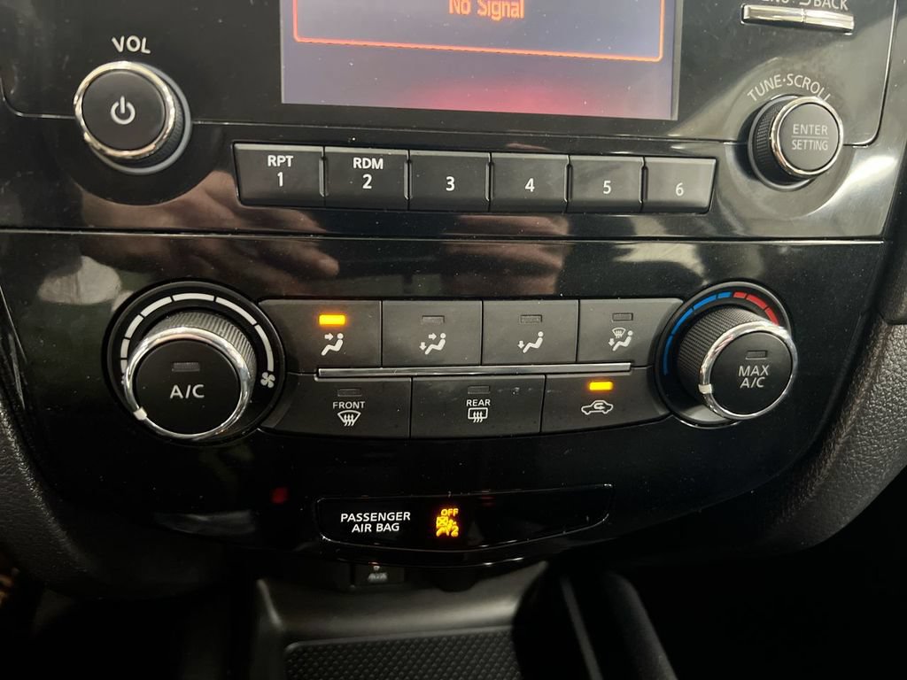 Used 2017 Nissan Rogue S AWD/4WD image 16