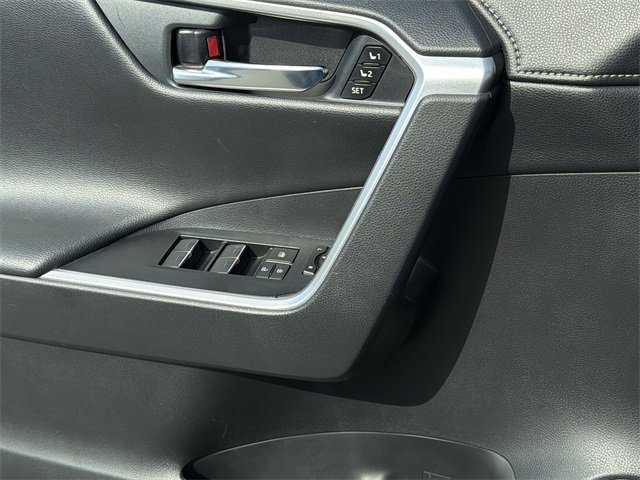 Used 2020 Toyota RAV4 Limited image 34