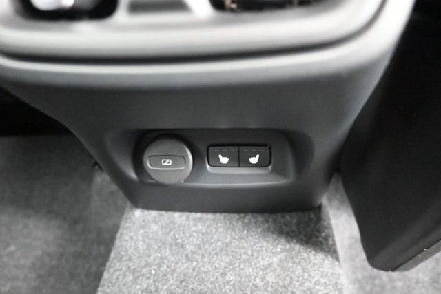 New 2026 Volvo XC40 B4 Core w/ Climate Package FWD image 32