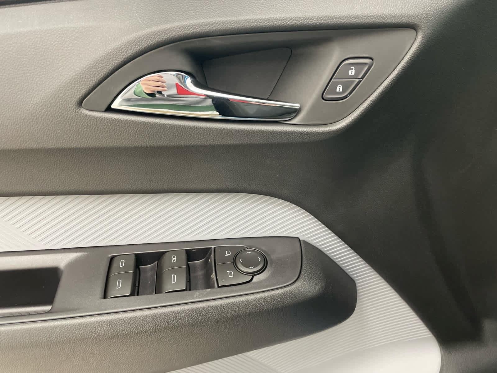 New 2027 Chevrolet Bolt LT w/ Comfort Package FWD image 11