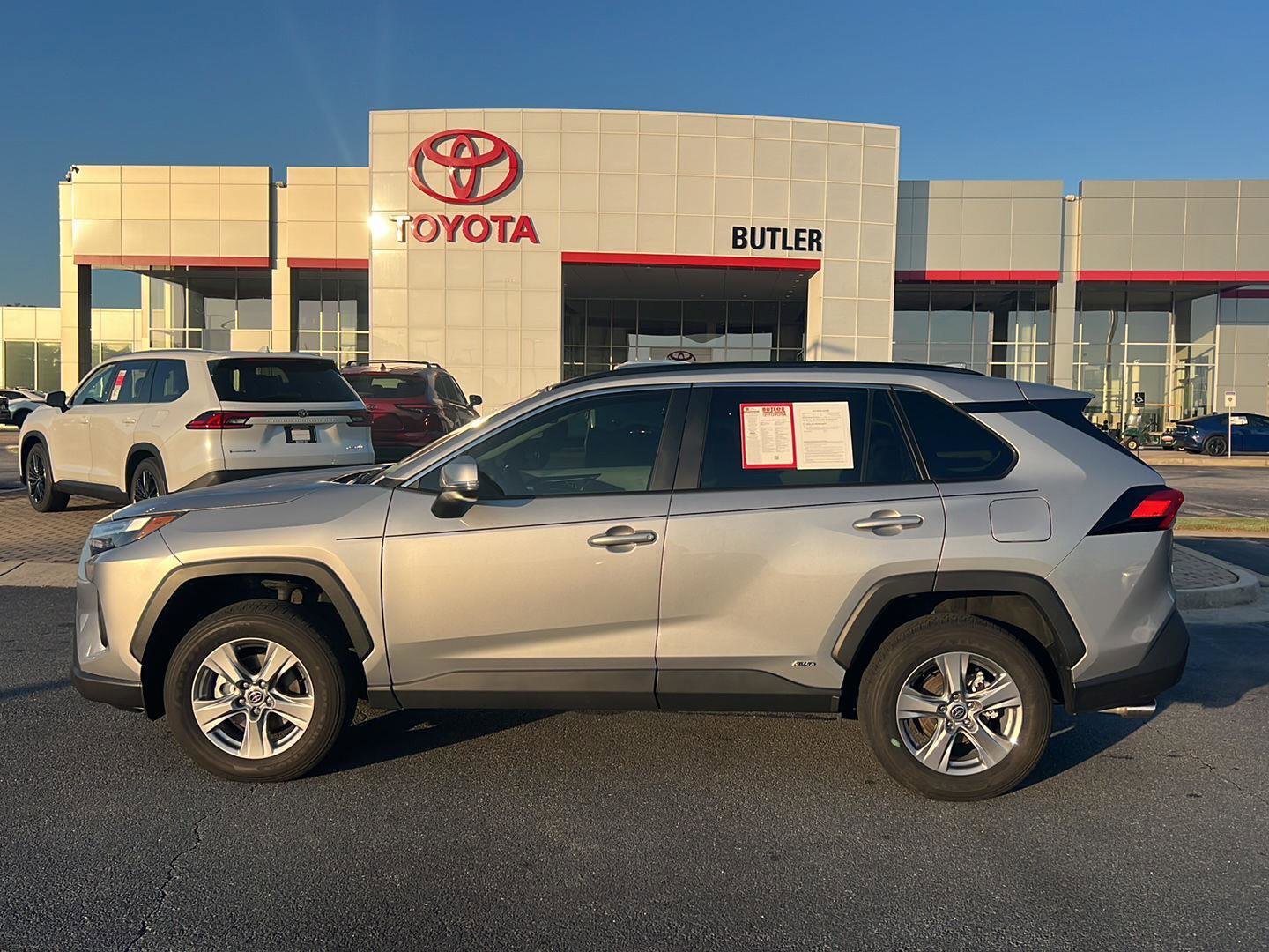 Certified 2022 Toyota RAV4 XLE image 3