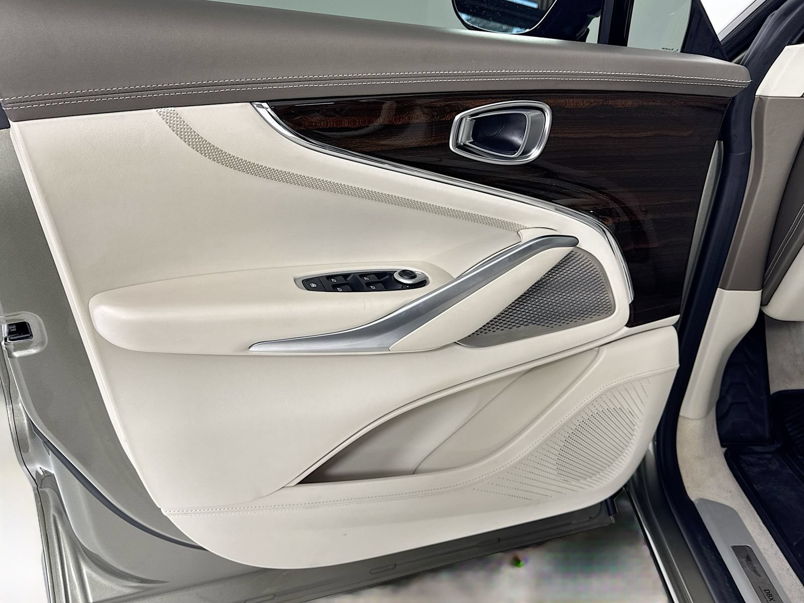Used 2025 Aston Martin DBX 707 AWD/4WD image 15