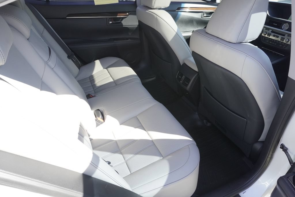 Used 2017 Lexus ES 350 w/ Luxury Package FWD image 26