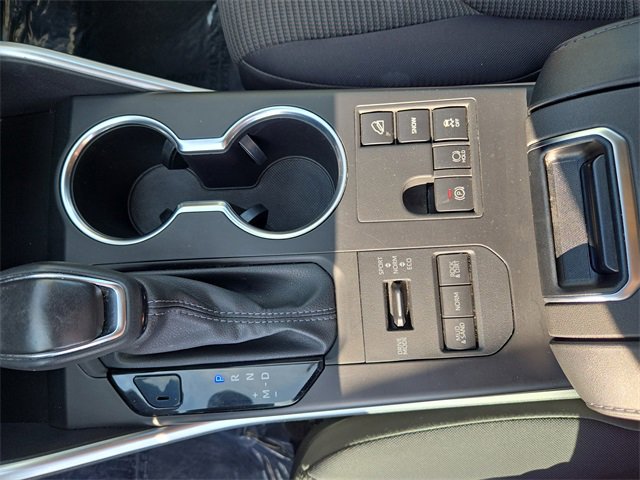 Used 2024 Toyota Highlander LE image 23