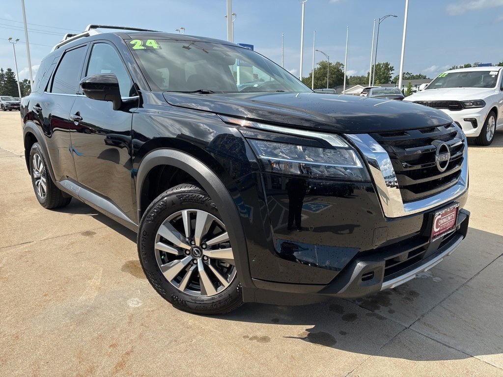 Used 2024 Nissan Pathfinder SL w/ Cargo Package