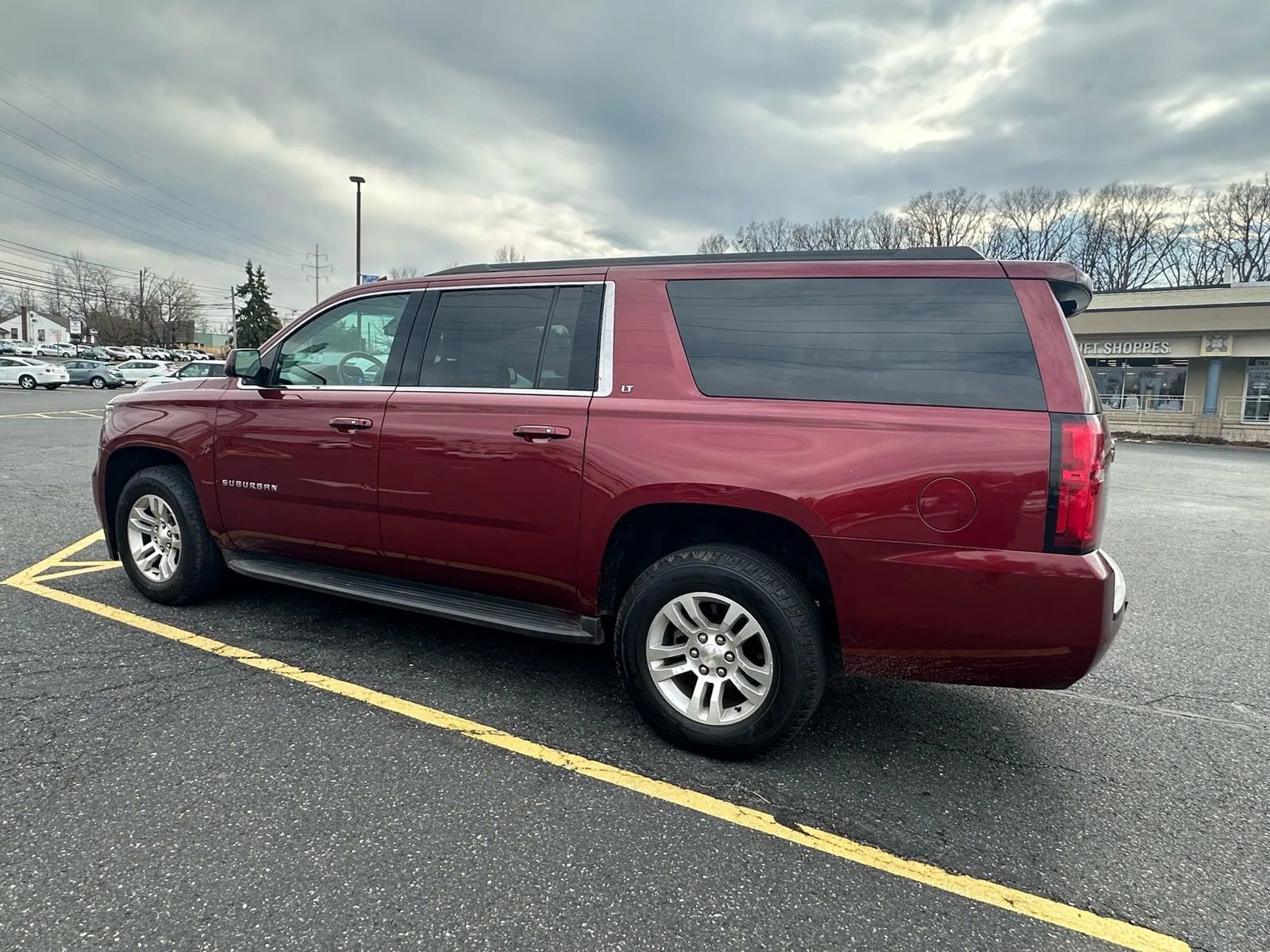Used 2016 Chevrolet Suburban LT w/ Luxury Package image 3