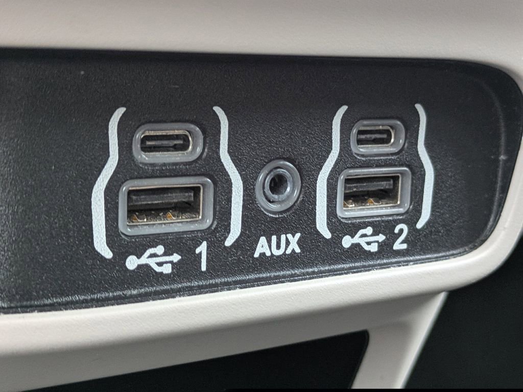Used 2023 Chrysler Voyager LX image 24