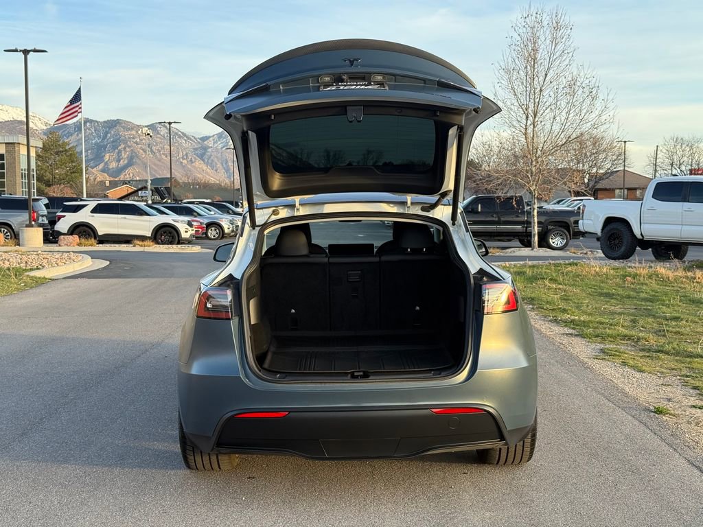 Used 2022 Tesla Model Y Performance AWD/4WD image 11