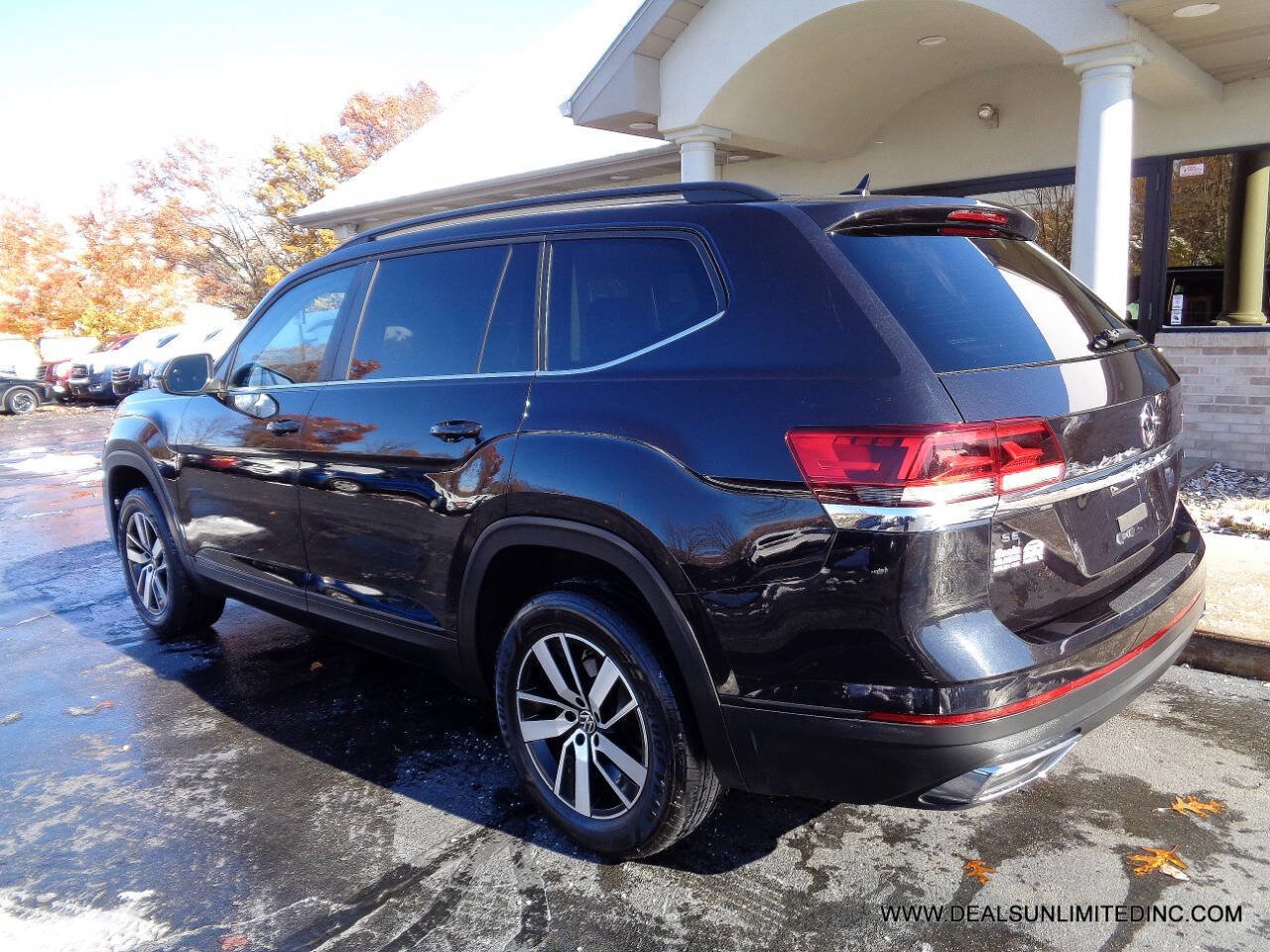 Used 2023 Volkswagen Atlas SE image 4